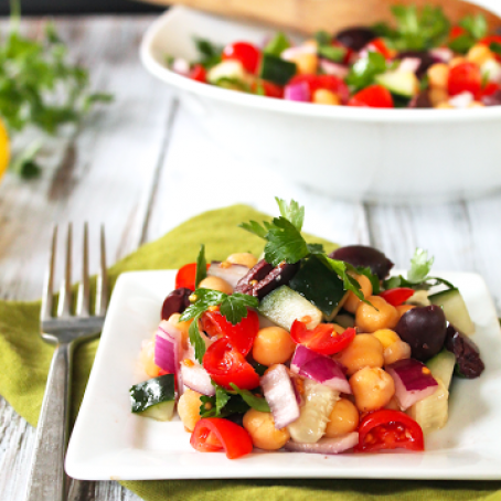 GREEK CHICKPEA SALAD